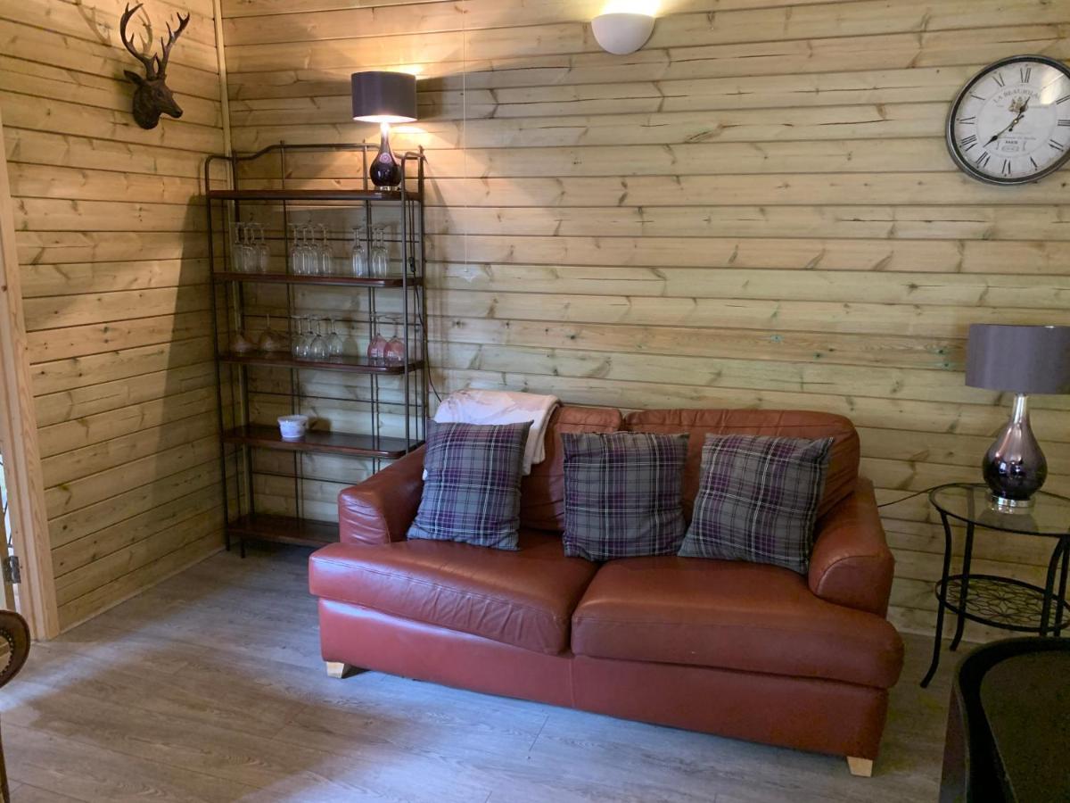 Bedrock Lodge Winterbourne エクステリア 写真