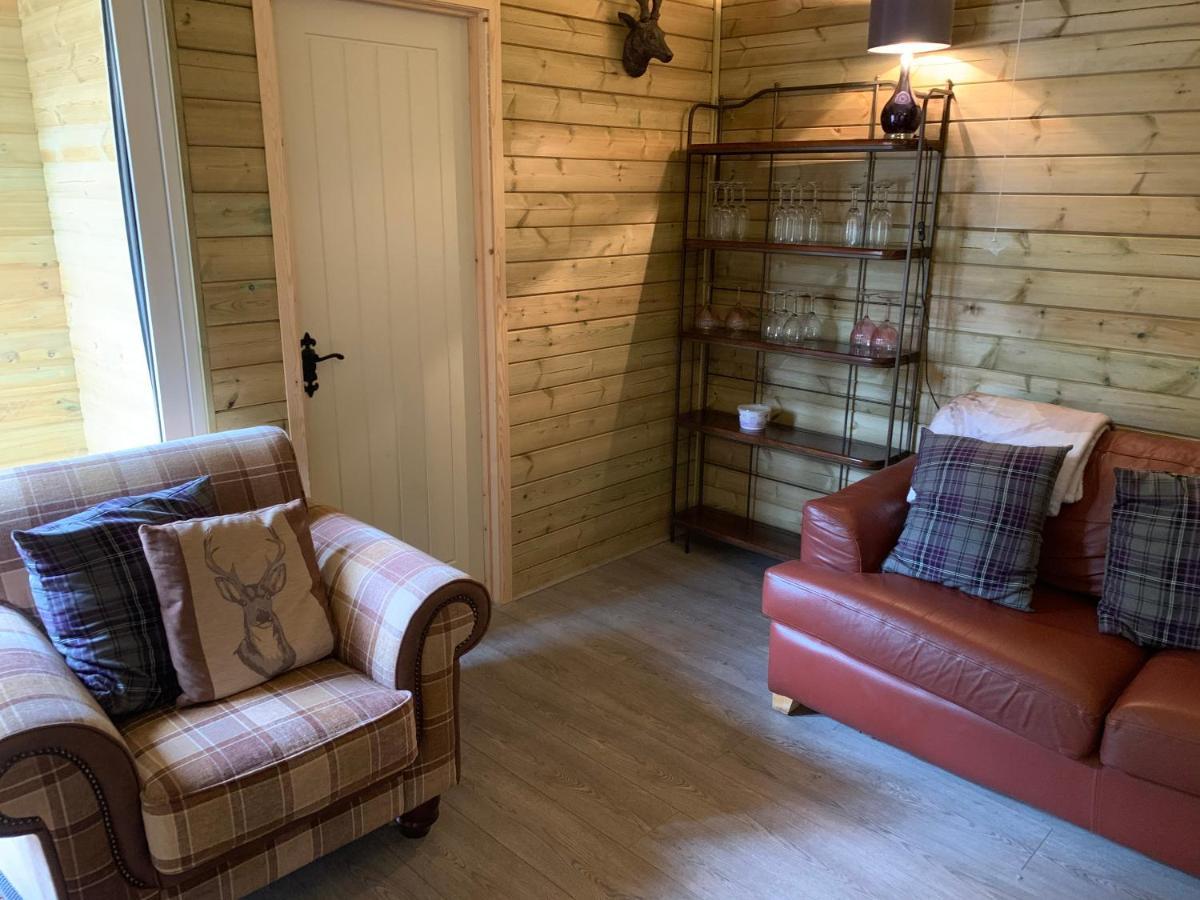 Bedrock Lodge Winterbourne エクステリア 写真