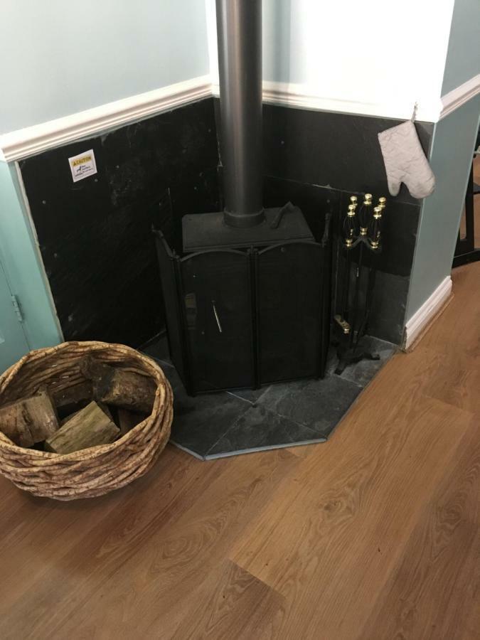 Bedrock Lodge Winterbourne エクステリア 写真