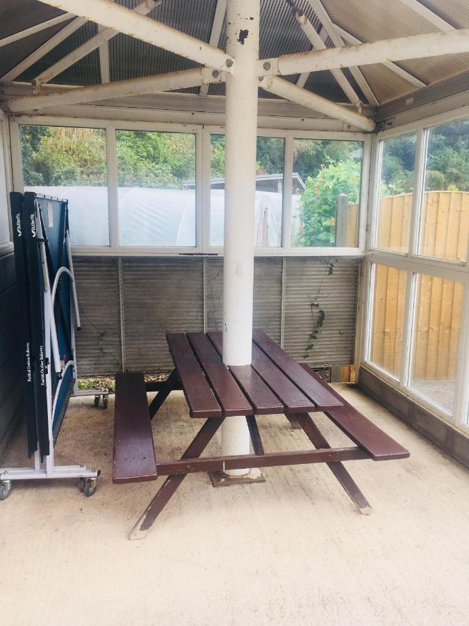 Bedrock Lodge Winterbourne エクステリア 写真